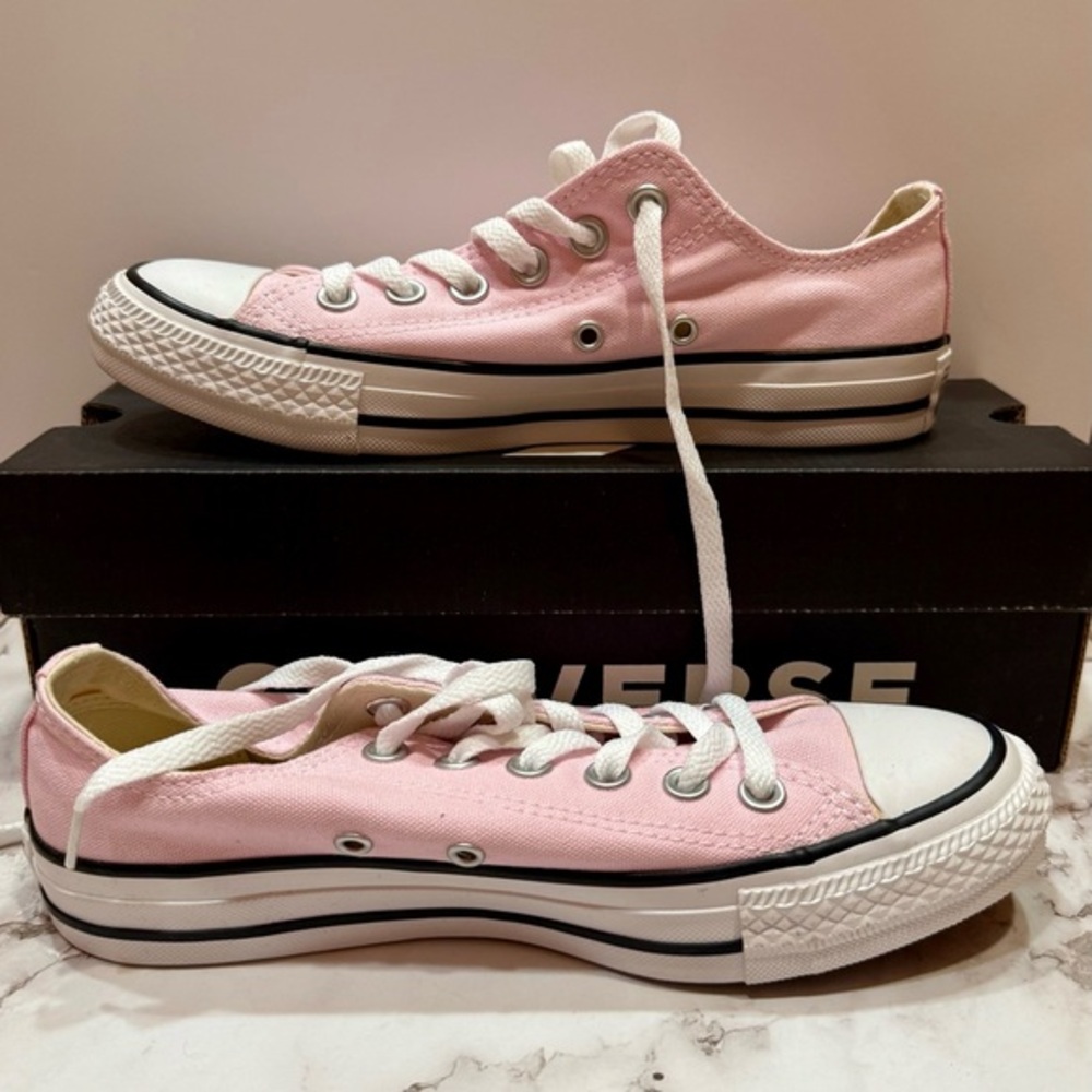 💗 Converse Pink Canvas Sneakers – Women’s Size 6, Classic Low Tops